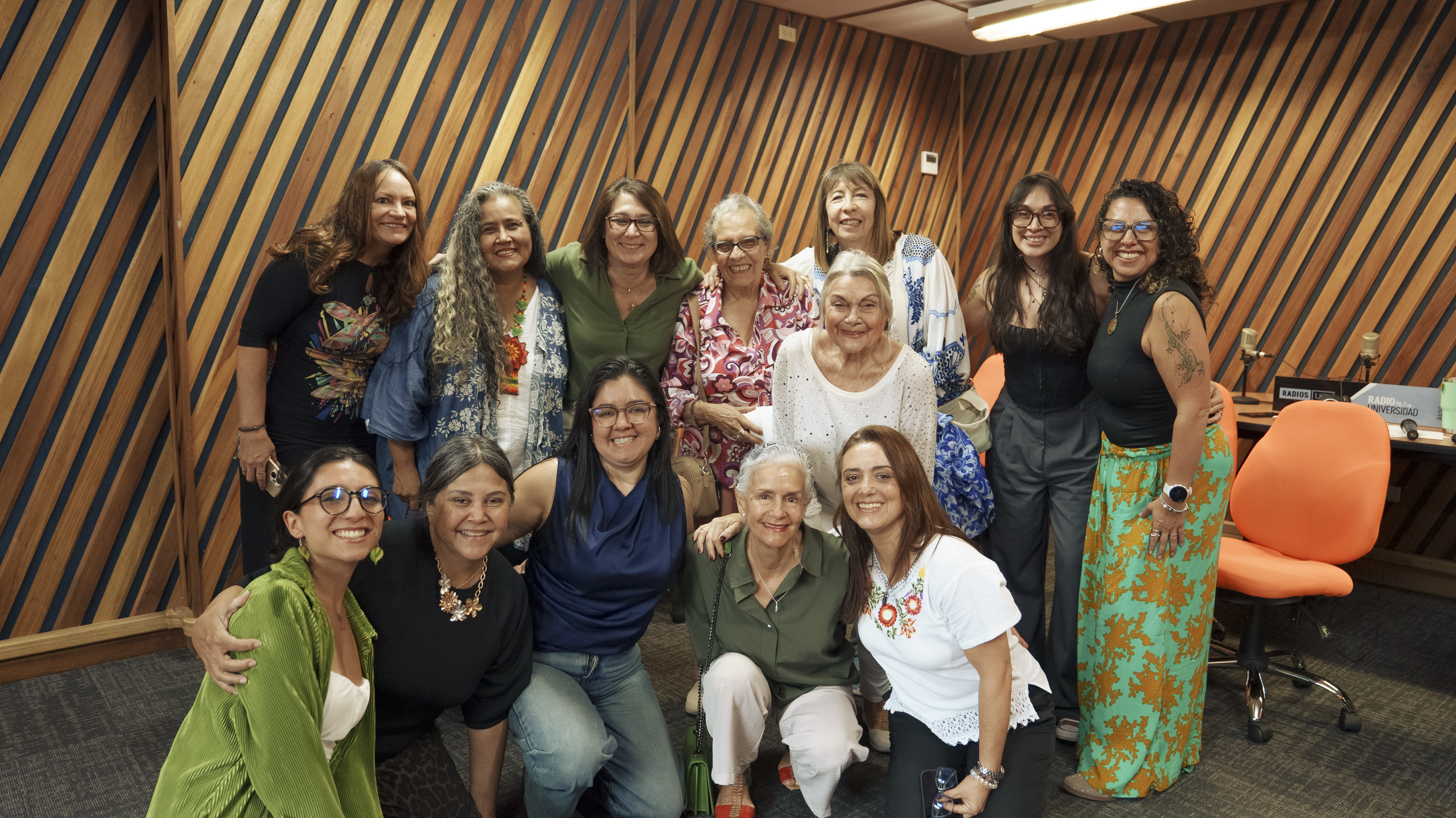 Escritoras costarricenses parte de la aUdioteca. Fotografía por Victoria Santamaría.