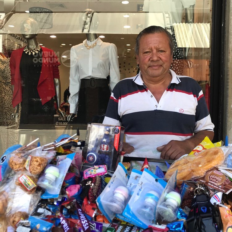 Víctor Manuel Castro. Vecino de Hatillo 5. Vendedor ambulante en la capital