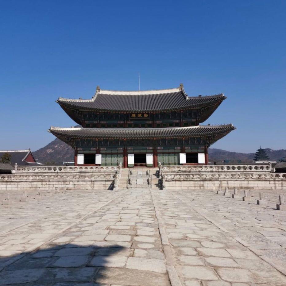 A raíz del brote de COVID-19, el Palacio de Gyeongbokgung, una de las principales atracciones en Corea del Sur, lucía sin turistas | Geovanny Morera