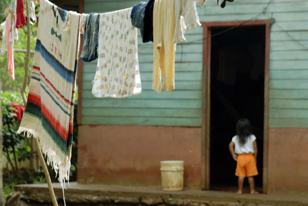 En el país hay más de un millón de personas en condición de pobreza. Foto: UCR.