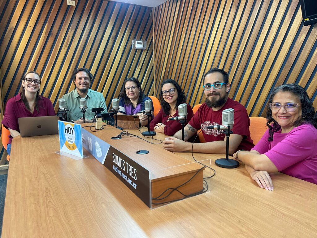 Foto del decimo aniversario del programa Hoy con la UNED