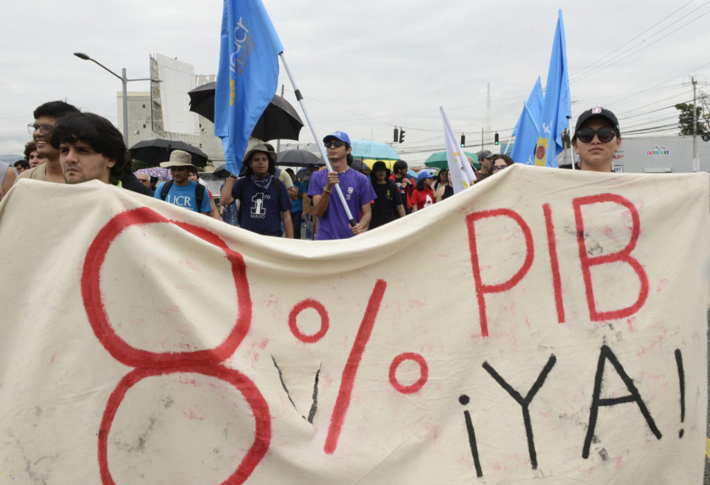 La fallida negociación entre el Gobierno y el Conare hizo que el Congreso tuviese que determinar el monto de aumento del FEES para este 2025. Foto: Katya Alvarado. Semanario Universidad.